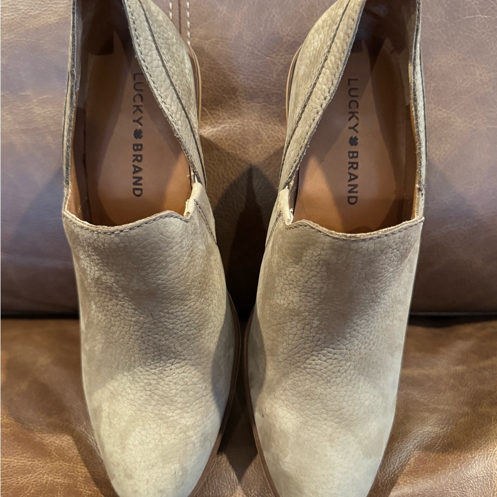 Lucky Brand Women Vennia Bootie Nubuck Leather Taupe Stacked Heel Size 7